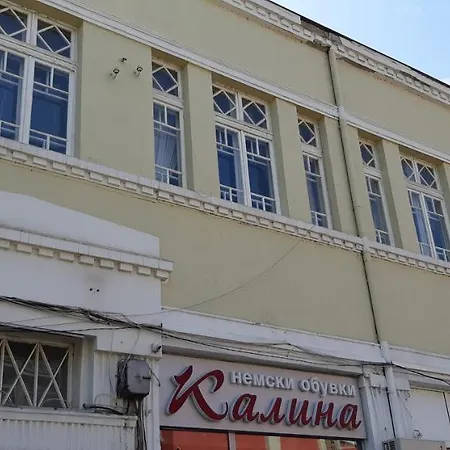 Апартамент Albert Guest House *