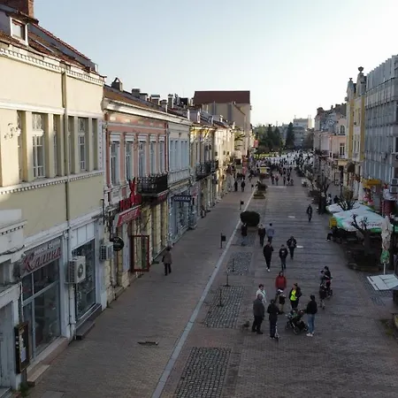 Апартамент Albert Guest House *