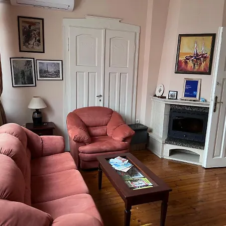 Апартамент Albert Guest House *